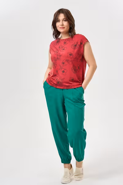 Блузка прямого силуэта с рукавом кимоно красная в цветы