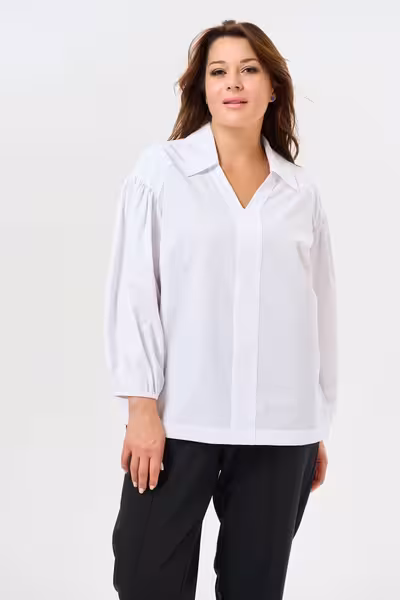 Белая блузка с объемными рукавами и V-образным вырезом