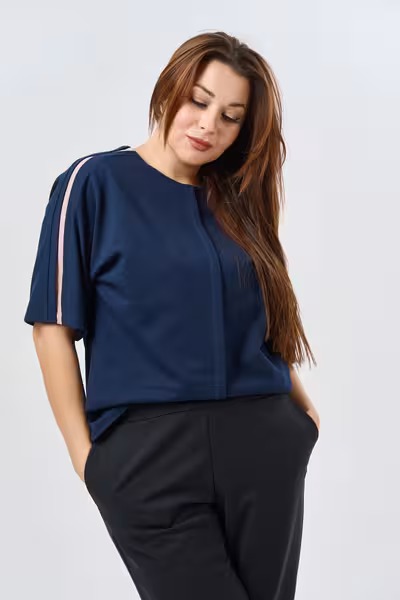 Блузка трикотажная с рукавом до локтя синяя с розовым