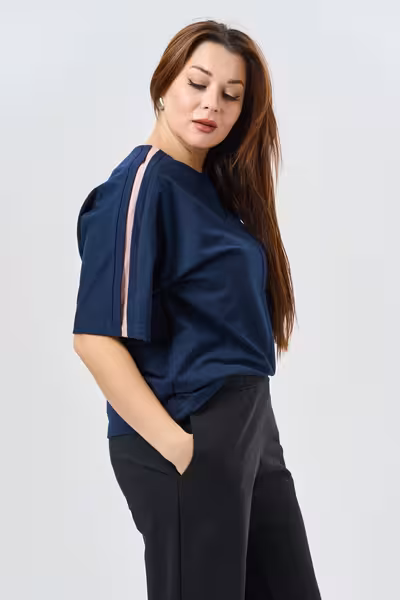 Блузка трикотажная с рукавом до локтя синяя с розовым