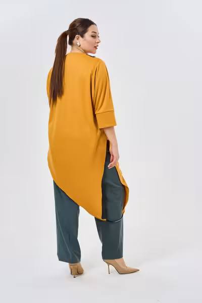 Блузка асимметричная с рукавами 3/4 горчичного цвета