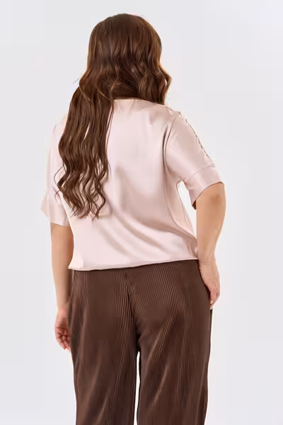 Блузка свободного кроя с коротким рукавом розовая