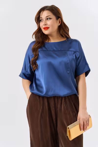 Свободная блузка с короткими рукавами на резинке