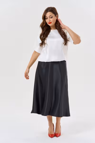 Блузка свободного кроя с декоративными швами белая