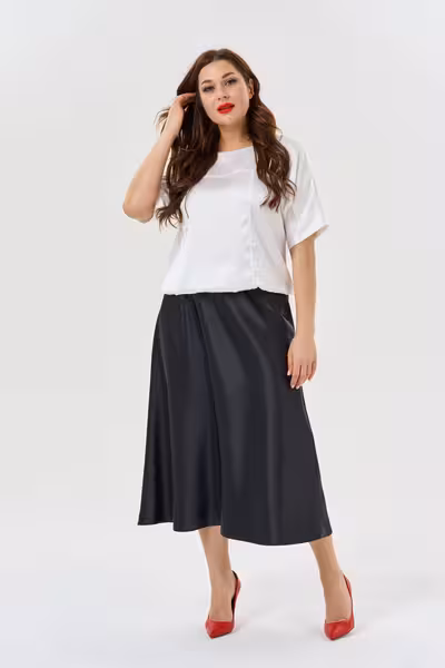 Блузка свободного кроя с декоративными швами белая