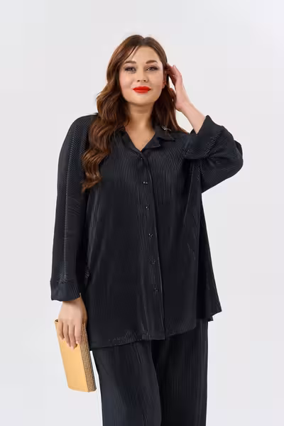 Блузка оверсайз прямого силуэта черная с длинным рукавом