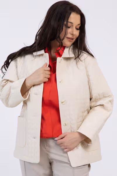 Куртка демисезонная с накладными карманами и застежкой