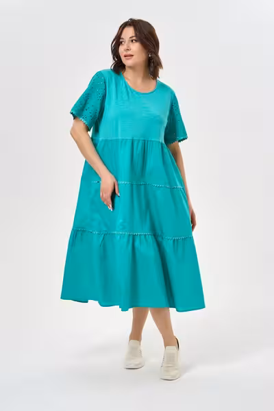 Бирюзовое платье свободного силуэта с ярусами летнее