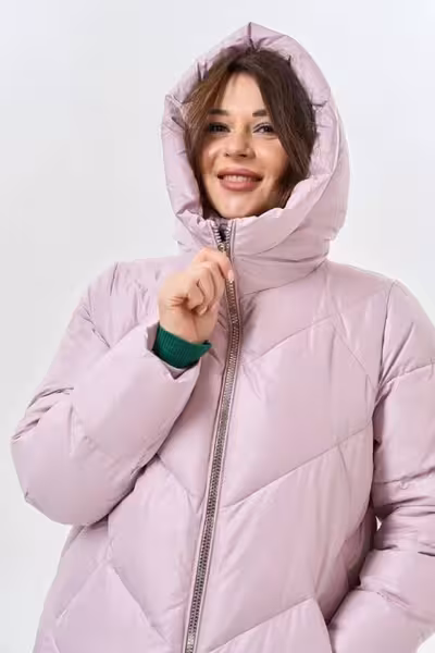 Длинный пуховик женский прямого силуэта с капюшоном