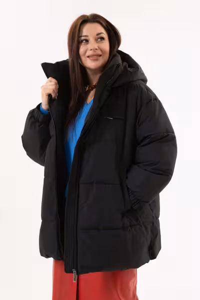 Пуховик женский прямой с капюшоном удлиненный по спинке