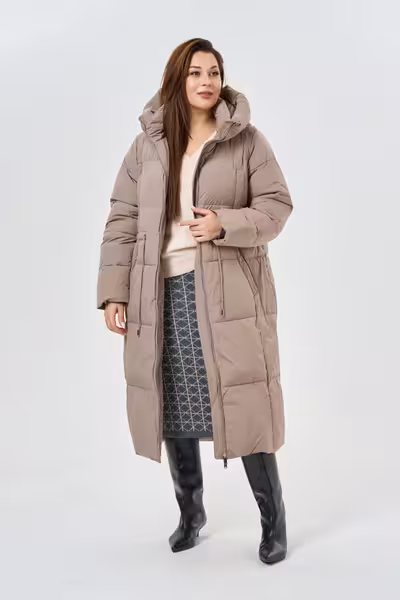 Длинный пуховик с капюшоном женский прямого силуэта бежевый